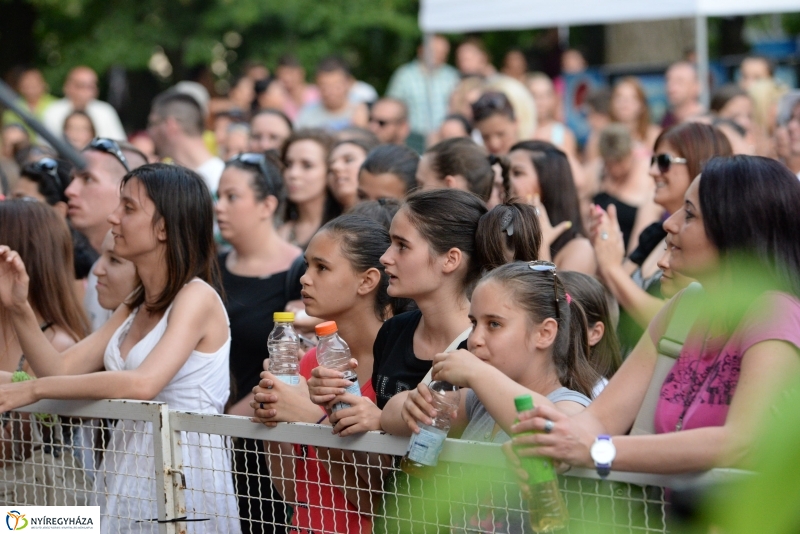 Sóstó feszt szárazon és vízen