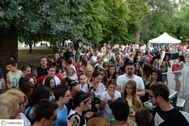 Sóstó feszt szárazon és vízen