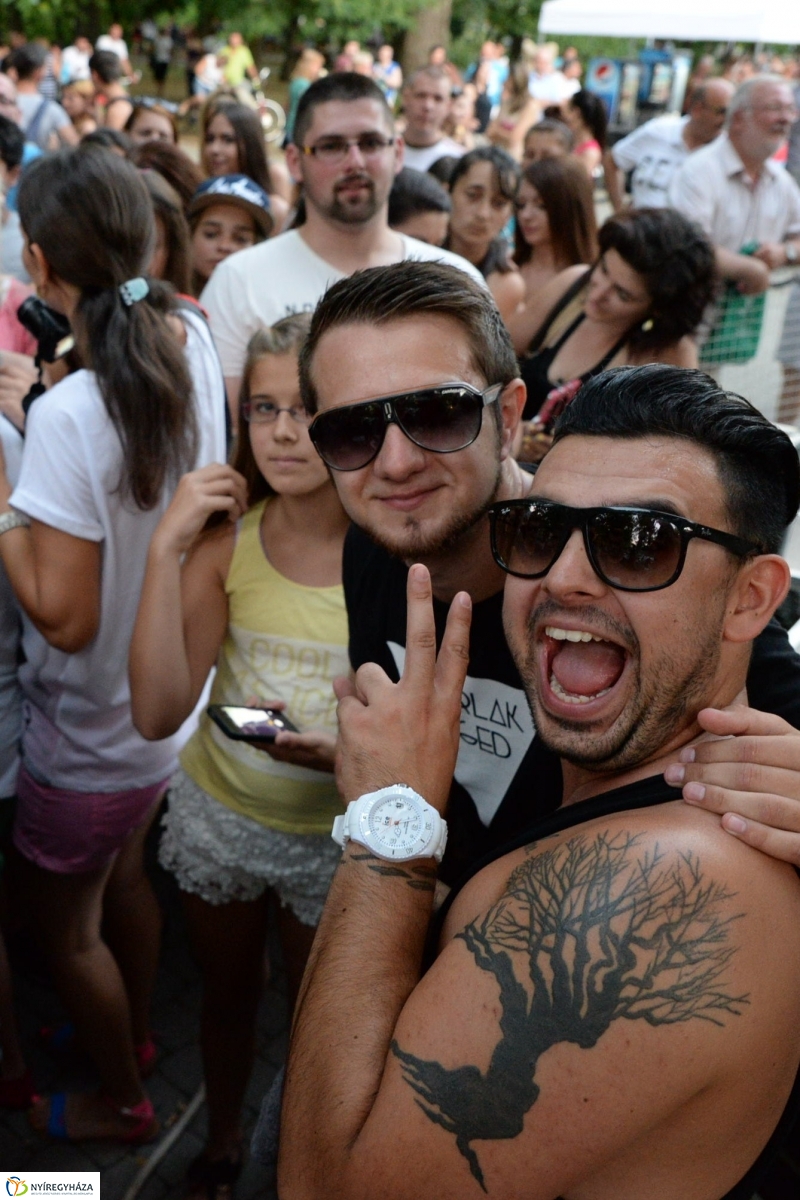 Sóstó feszt szárazon és vízen