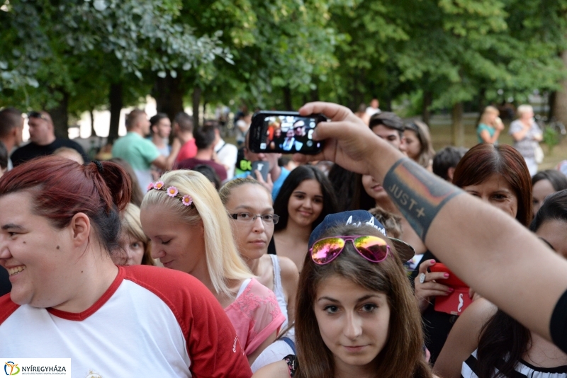 Sóstó feszt szárazon és vízen