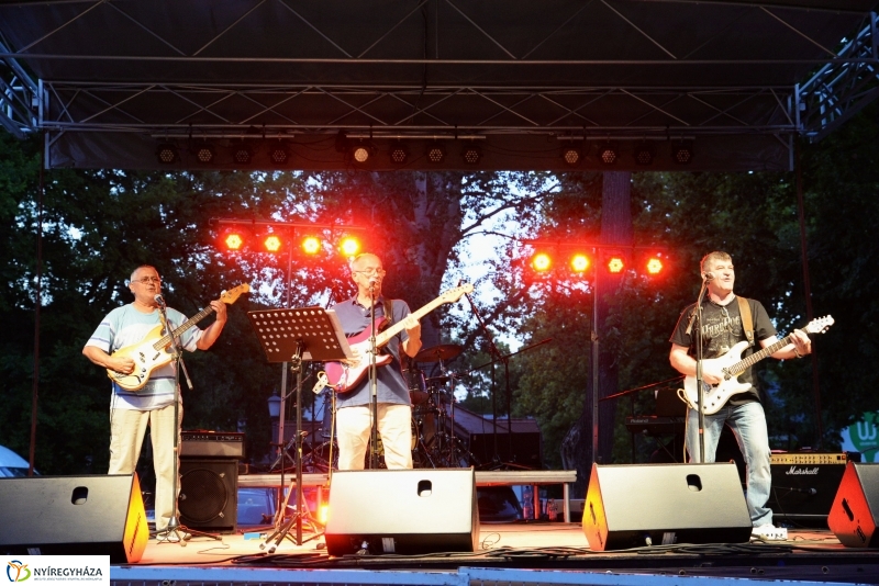 Sóstó feszt szárazon és vízen