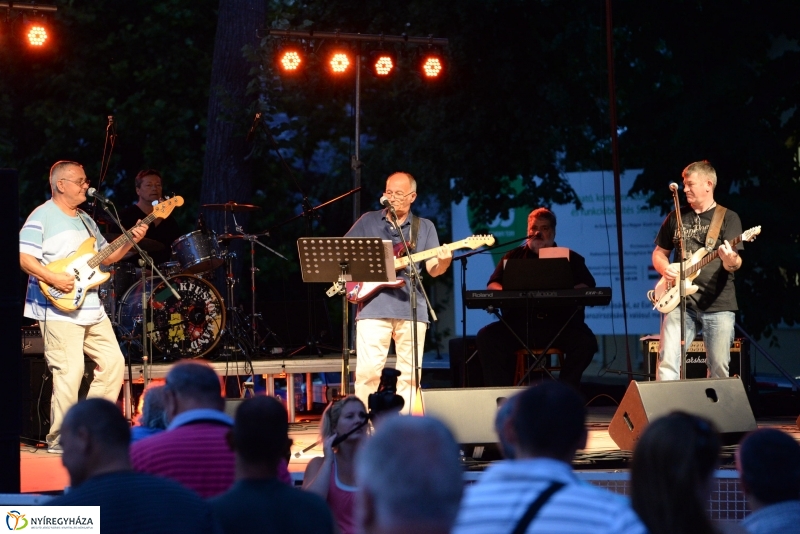 Sóstó feszt szárazon és vízen