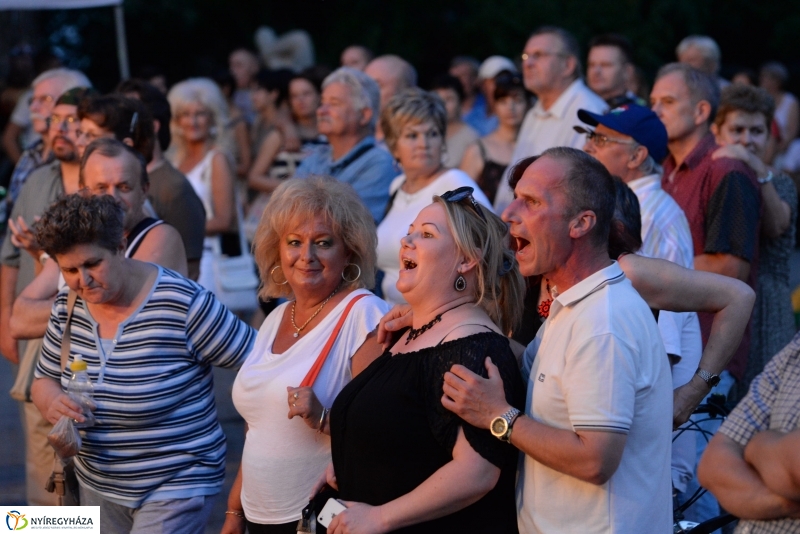 Sóstó feszt szárazon és vízen