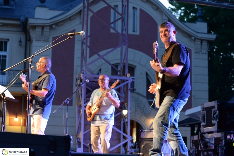 Sóstó feszt szárazon és vízen