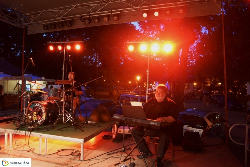 Sóstó feszt szárazon és vízen