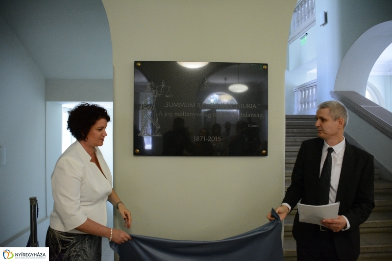 Emléktábla avatás a Bíróságon