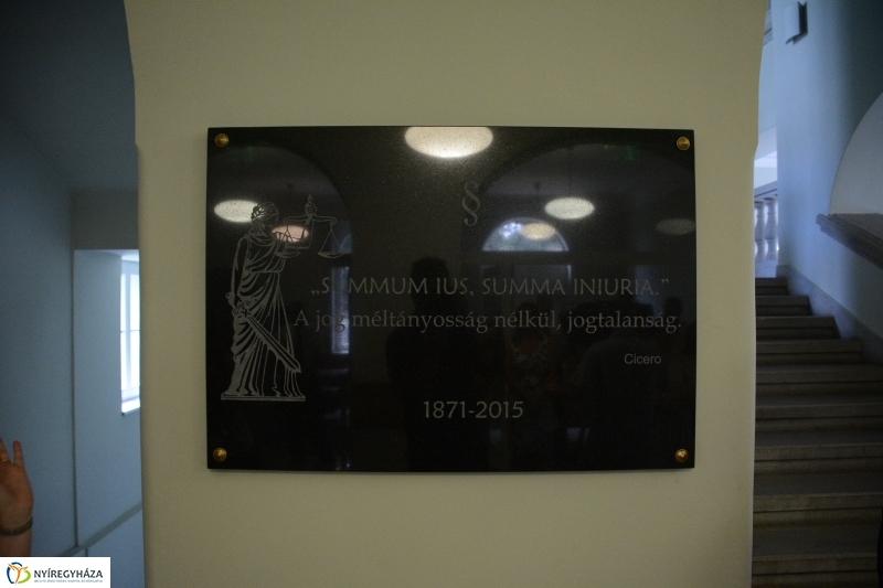 Emléktábla avatás a Bíróságon