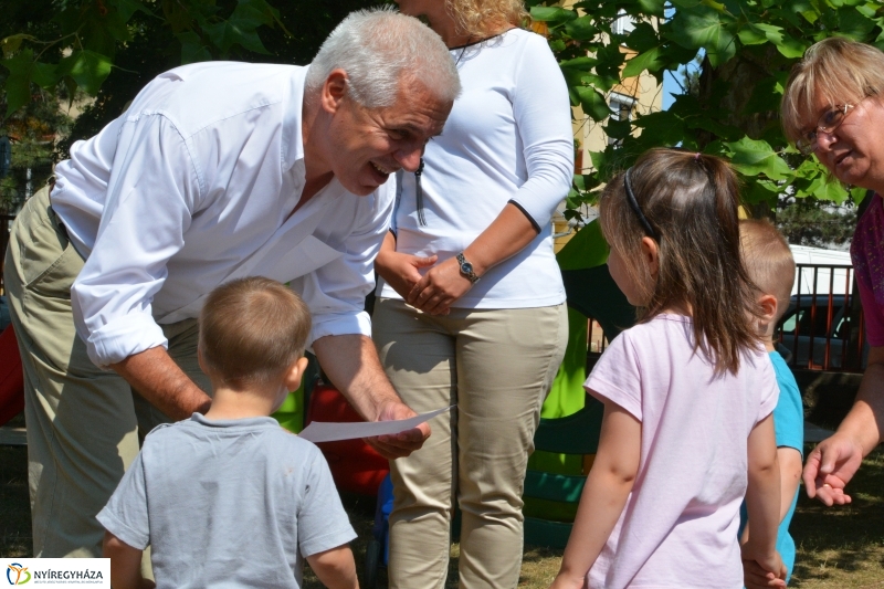 Játékokat kaptak a nyíregyházi bölcsődék 