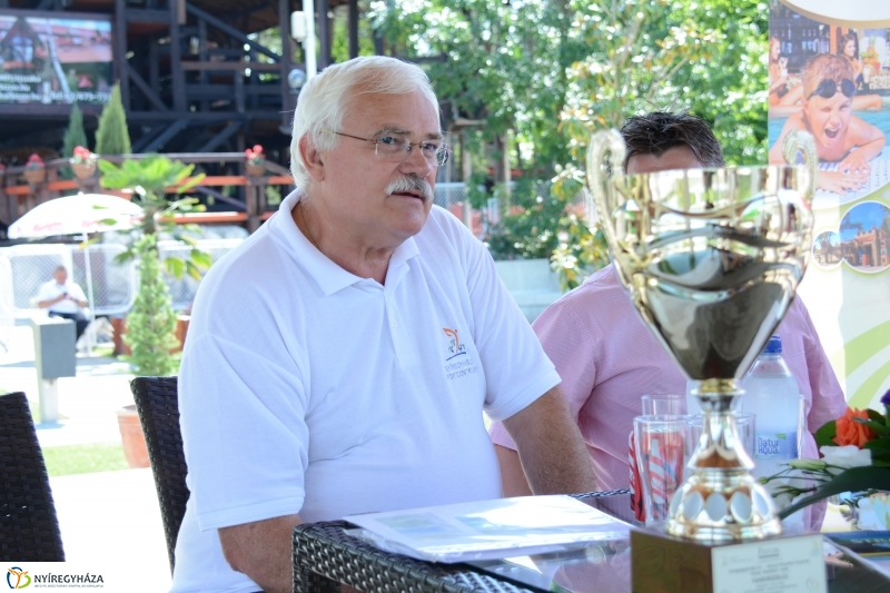 Strandfoci és Úszó alkalmatlanságok sajtótájékoztató