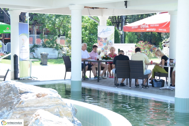 Strandfoci és Úszó alkalmatlanságok sajtótájékoztató