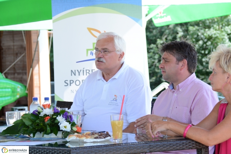 Strandfoci és Úszó alkalmatlanságok sajtótájékoztató