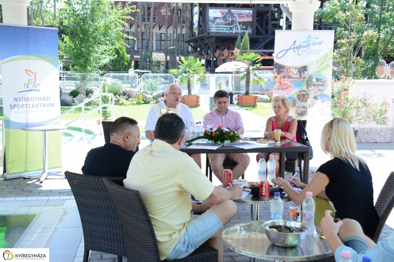 Strandfoci és Úszó alkalmatlanságok sajtótájékoztató