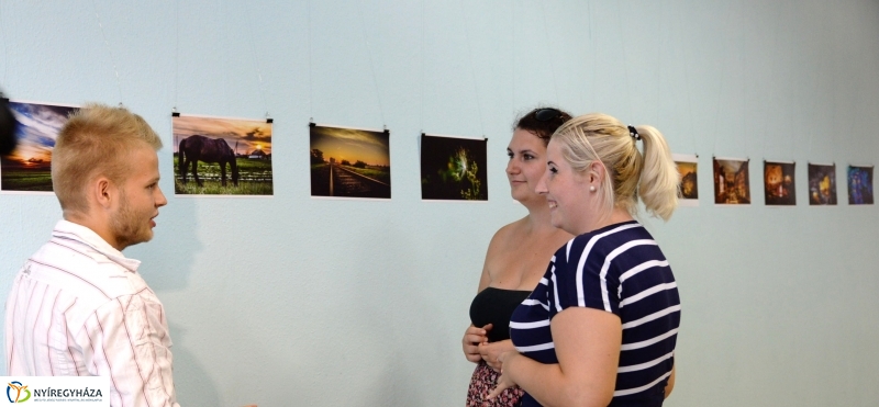 Kiállításmegnyitó a Nyír-Plazában Bakos Nátán képeiből