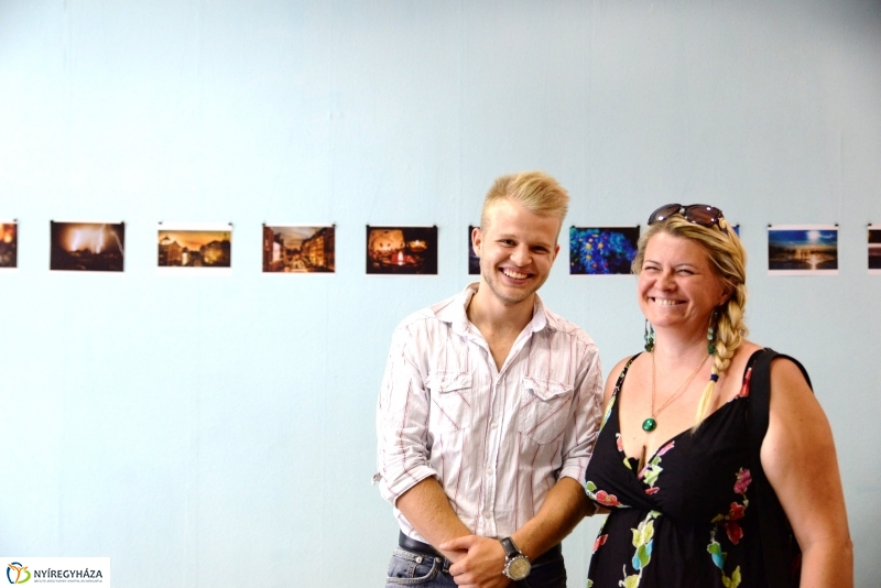 Kiállításmegnyitó a Nyír-Plazában Bakos Nátán képeiből