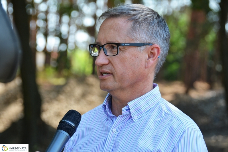 Épül, szépül Sóstó