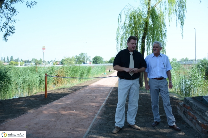 Átadták a felújított bujtosi sétányt