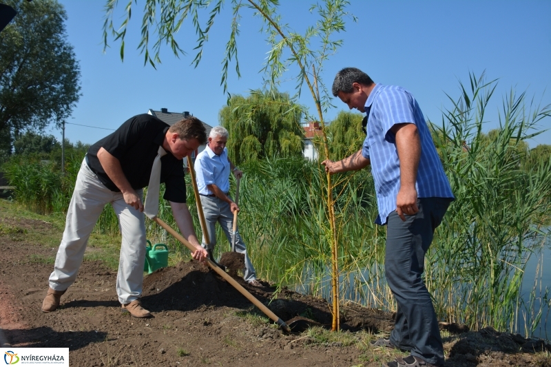 Átadták a felújított bujtosi sétányt