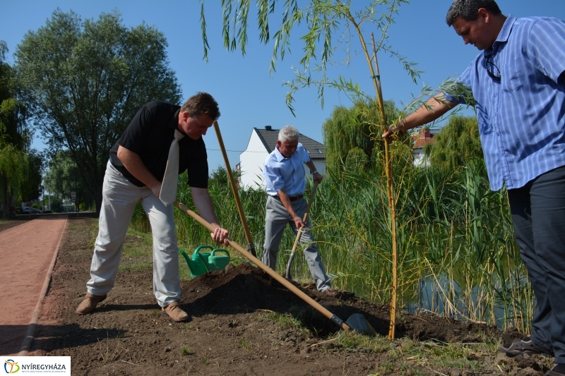 Átadták a felújított bujtosi sétányt