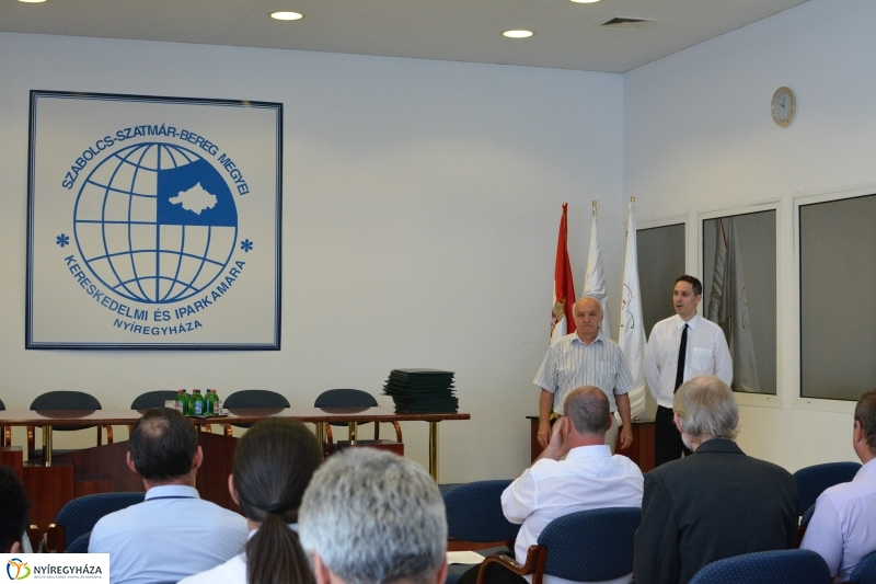 Mesterlevelek átadása