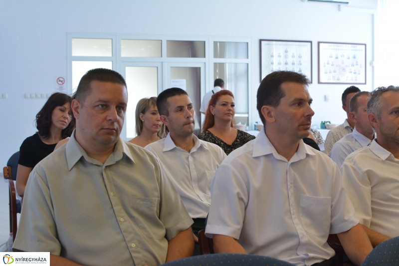 Mesterlevelek átadása