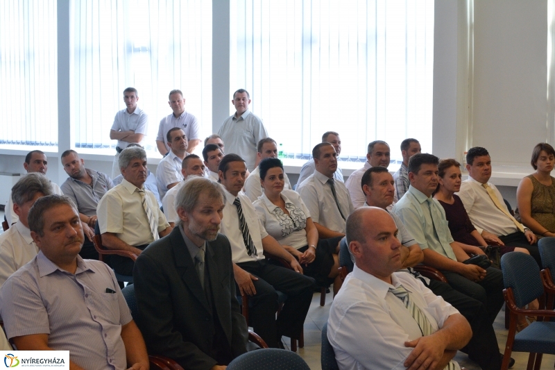 Mesterlevelek átadása