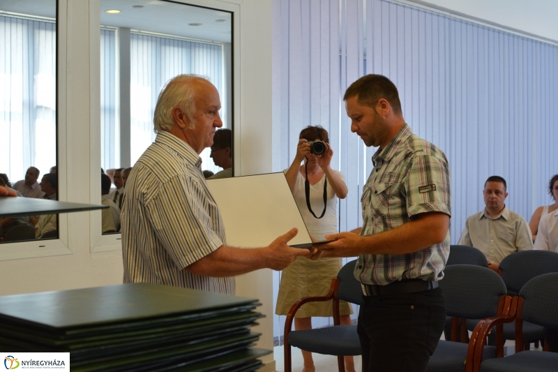 Mesterlevelek átadása