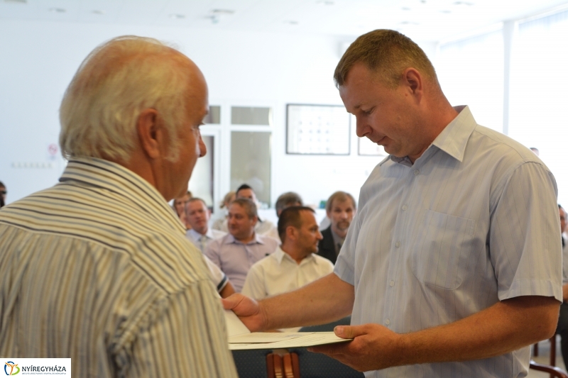 Mesterlevelek átadása