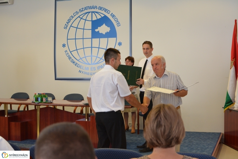 Mesterlevelek átadása