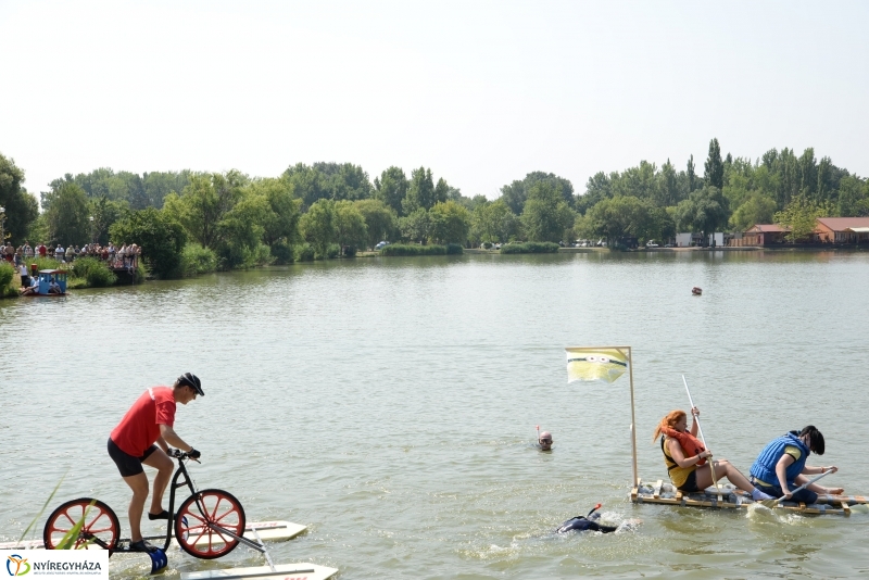 Úszó alkalmatlanságok vetélkedője