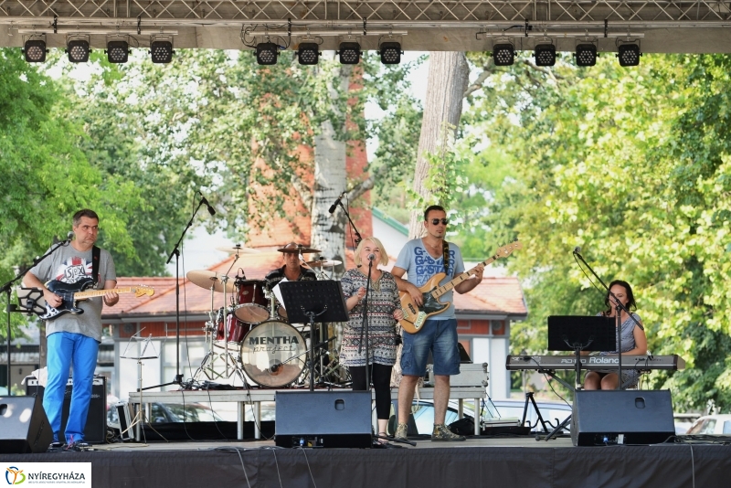 Tóparti bográcsparty-val folytatódott a nap