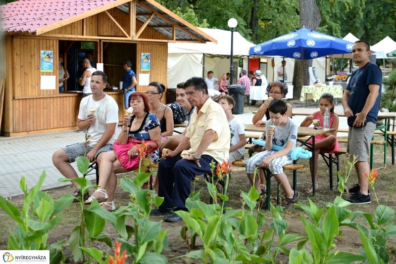 Tóparti bográcsparty-val folytatódott a nap