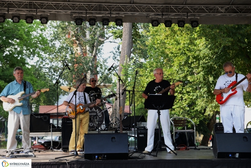 Tóparti bográcsparty-val folytatódott a nap