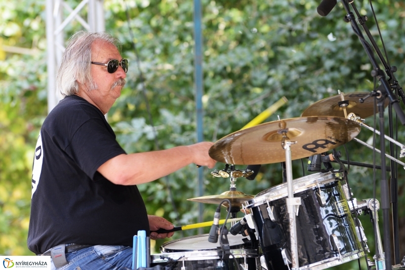 Tóparti bográcsparty-val folytatódott a nap