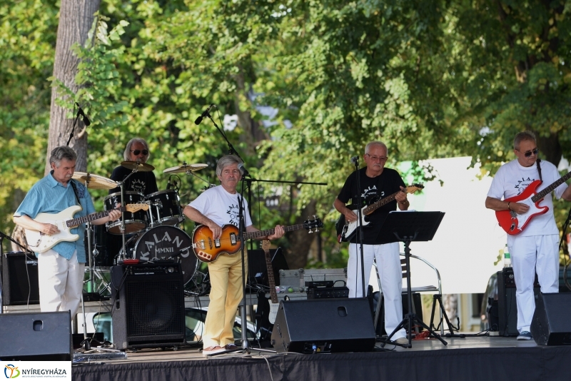 Tóparti bográcsparty-val folytatódott a nap