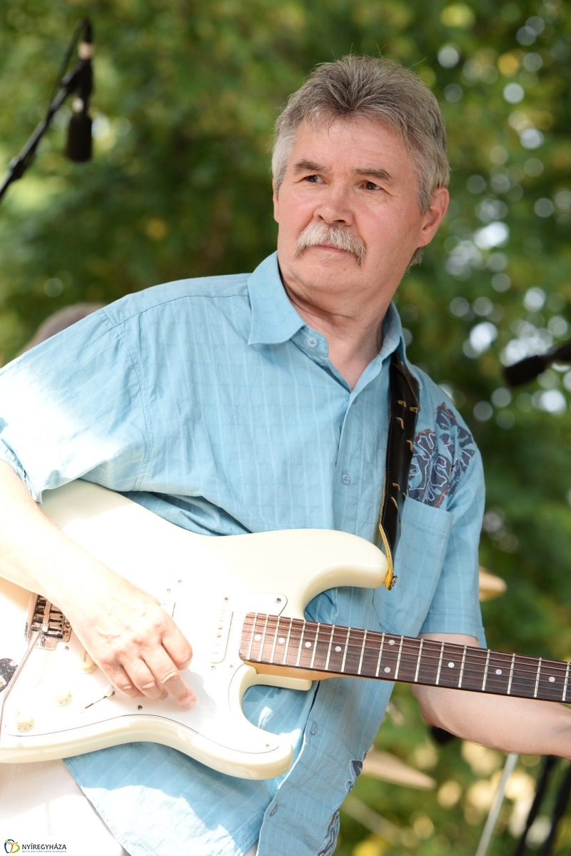 Tóparti bográcsparty-val folytatódott a nap