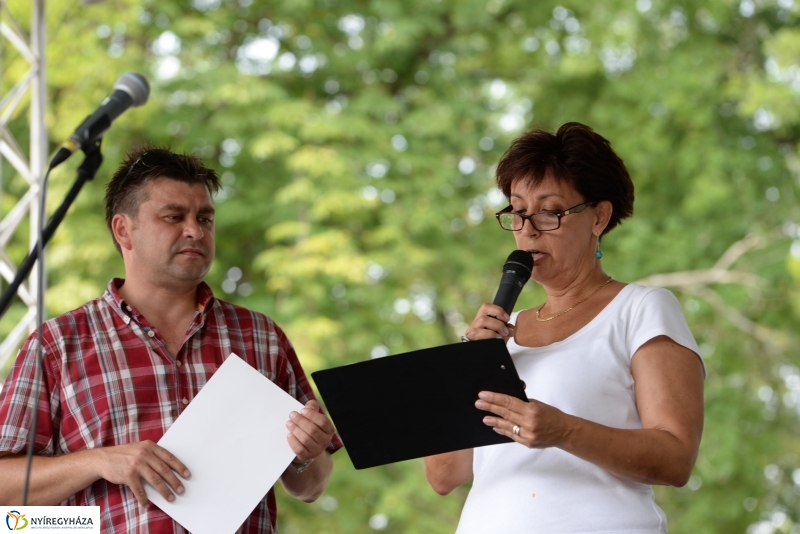 Tóparti bográcsparty-val folytatódott a nap