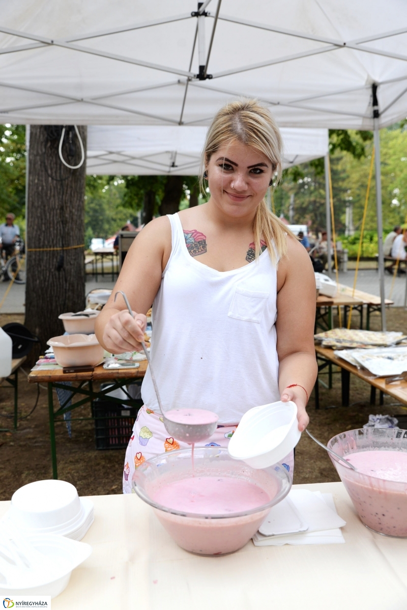 Tóparti bográcsparty-val folytatódott a nap