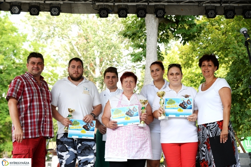 Tóparti bográcsparty-val folytatódott a nap