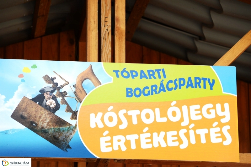 Tóparti bográcsparty-val folytatódott a nap