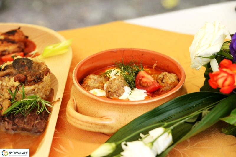 Tóparti bográcsparty-val folytatódott a nap