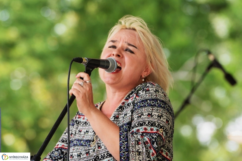 Tóparti bográcsparty-val folytatódott a nap