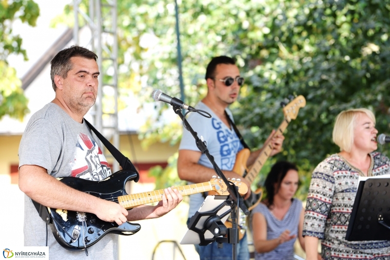 Tóparti bográcsparty-val folytatódott a nap