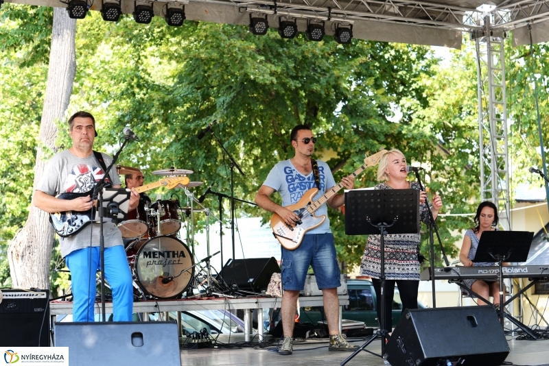 Tóparti bográcsparty-val folytatódott a nap