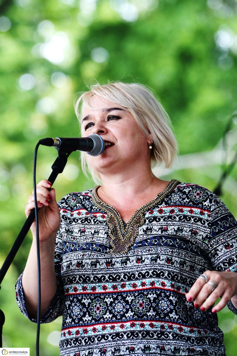 Tóparti bográcsparty-val folytatódott a nap