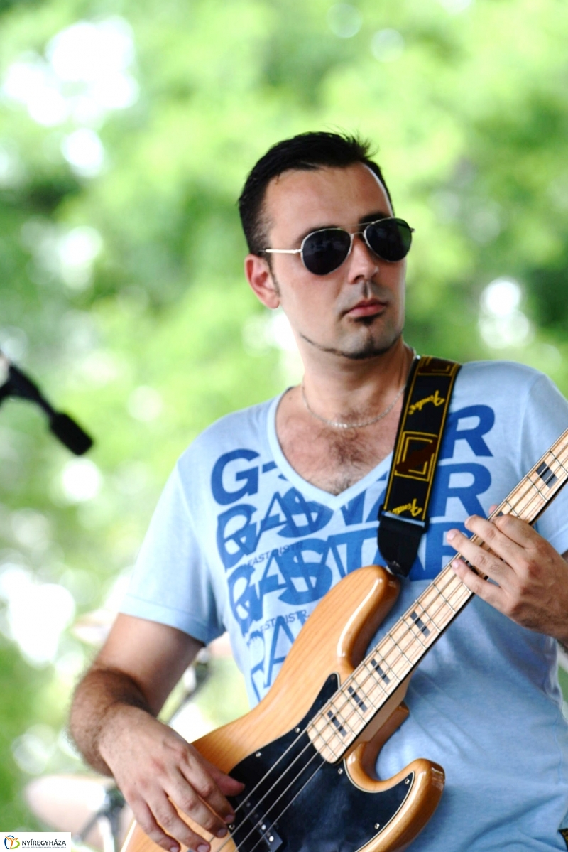 Tóparti bográcsparty-val folytatódott a nap