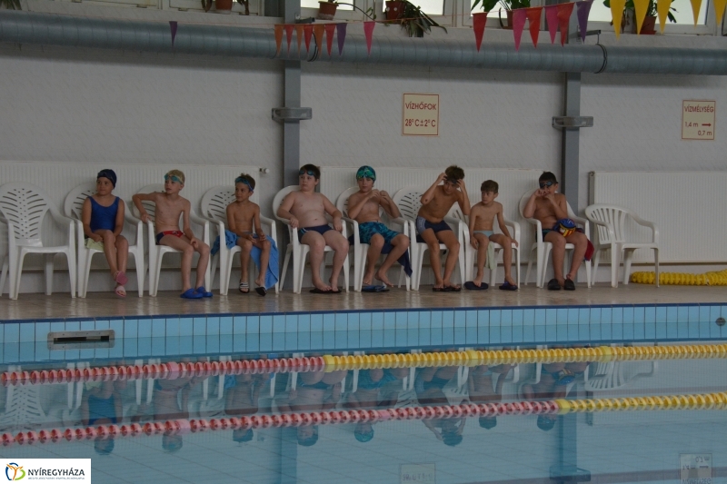 Úszó tábor az Arany János Gimnáziumban