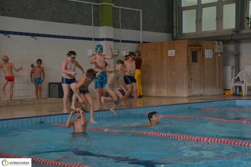 Úszó tábor az Arany János Gimnáziumban
