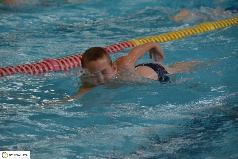 Úszó tábor az Arany János Gimnáziumban