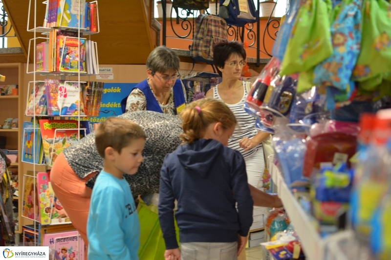 Megkezdődött a tanszer vásárlás