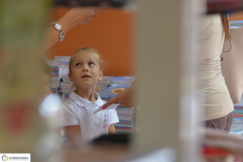 Megkezdődött a tanszer vásárlás